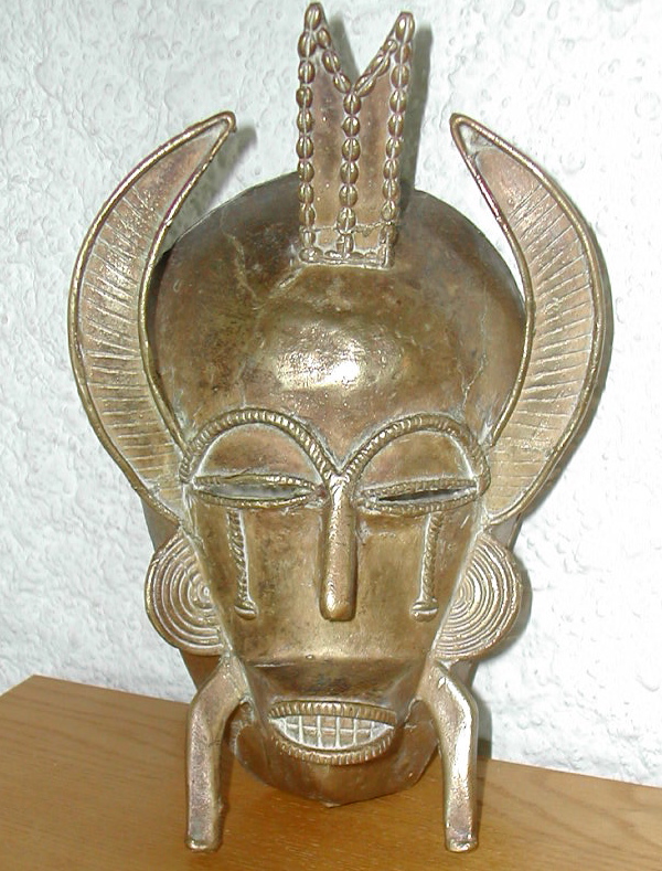 Masque en bronze